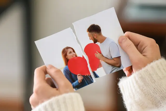 Viele Trennungen tun weh. Die gute Nachricht: Eine Ehescheidung geschieht heute meist einvernehmlich. | Foto: Pixel-Shot-Adobe.stock.com (Symbolbild)