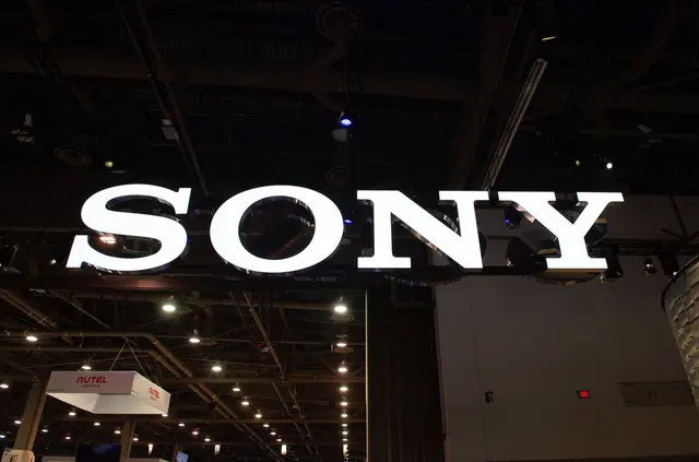 Mit der Playstation hat Sony eine der großen Videospiele-Plattformen.  | Foto: Andrej Sokolow/dpa (Archivbild)