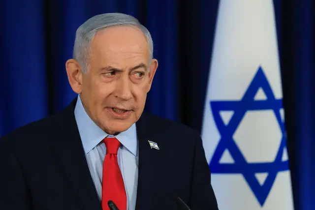 Israels Ministerpräsident Benjamin Netanjahu bezeichnet den Militäreinsatz im Iran als historischen Erfolg. Experten widersprechen.  | Foto: Ronen Zvulun/Pool Reuters/dpa (Archivbild)