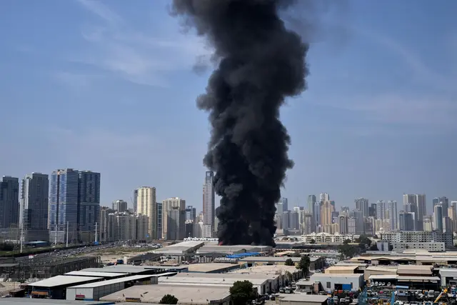 DIe Emirate und ihre glitzernde Metropole Dubai wurden im Krieg wiederholt von Angriffen getroffen.  | Foto: Altaf Qadri/AP/dpa (Archivbild)