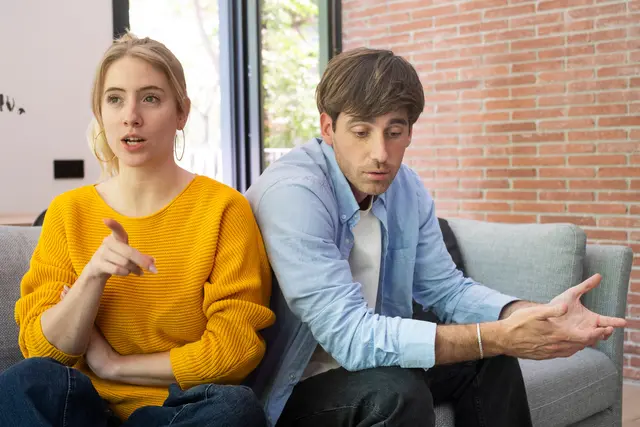 Bei Konflikten in einer Partnerschaft kann es hilfreich sein, die Meinung Dritter zu hören. KI ist eine gute Möglichkeit, wenn man die Spielregeln kennt. | Foto: simona-stock.adobe.com (Symbolbild)