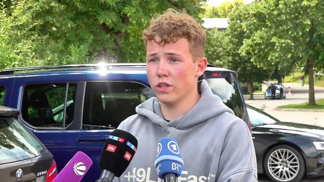 Schüler Levi Lachmann berichtete, wie Mitschüler den beiden verletzten Mädchen halfen. | Foto:  Jason Tschepljakow/dpa