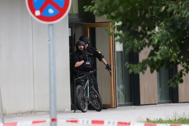 Das Gelände suchten das Gelände ab.  | Foto: Karl-Josef Hildenbrand/dpa