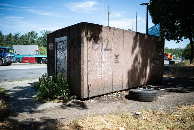 Teilweise sind die Sanitäranlagen auf unbewirtschafteten Rastplätzen in unerfreulichem Zustand. | Foto: Hannes P. Albert/dpa (Symbolfoto)