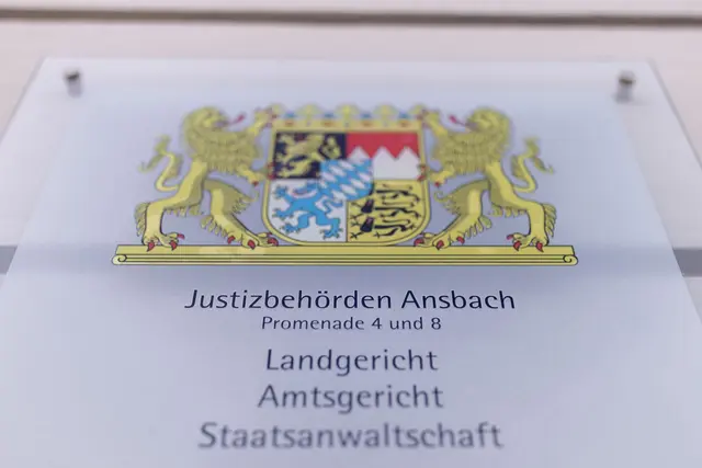 Die Staatsanwaltschaft Ansbach hat nach den Schüssen auf ein Spezialeinsatzkommando der Polizei Anklage erhoben (Symbolbild). | Foto: Daniel Karmann/dpa