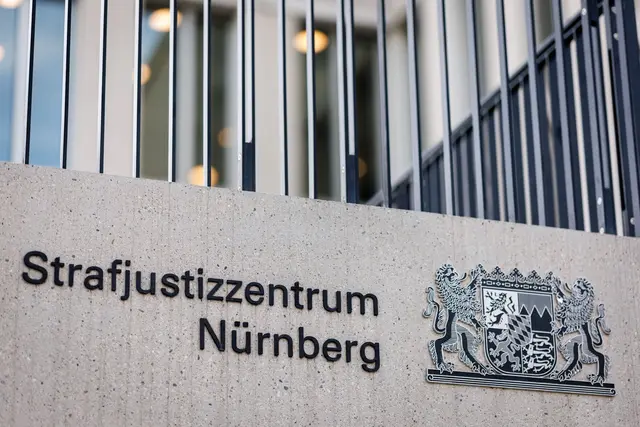 Ein Mann steht in Nürnberg wegen des Vorwurfs der schweren Zwangsprostitution vor Gericht. (Archivbild) | Foto: Daniel Karmann/dpa