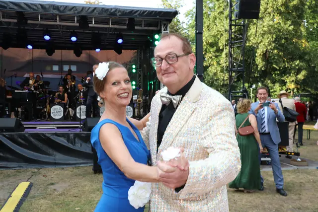 Comödie-Direktorin Eva Brütting und Volker Heißmann. | Foto: Jürgen Friedrich/Verena Dreier. Impressionen vom Sommer Nachts Ball 2026.