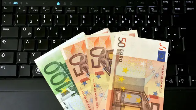 Mit den Jahren soll sich das Geld auf dem Anlagedepot anhäufen. (Symbolbild) | Foto: Patrick Pleul/dpa-Zentralbild/dpa