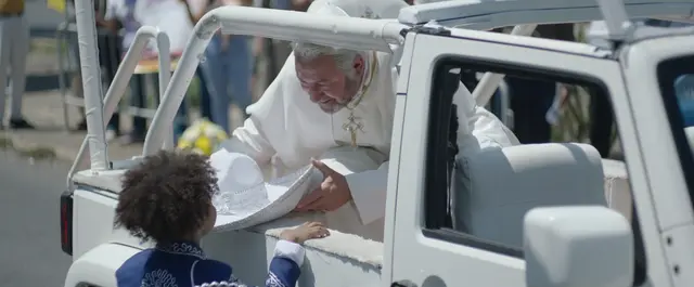 PAPAMOBIL – EIN PAPST ON TOUR ist ab 28. August im Handel und ab 13. August digital verfügbar. | Foto: Lighthouse Home Entertainment