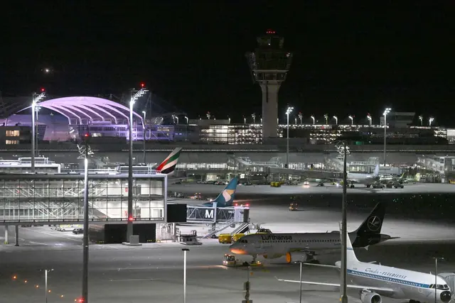 Am Flughafen München werden in den Sommerferien über sechs Millionen Reisende erwartet. | Foto:  Felix Hörhager/dpa (Archivfoto)