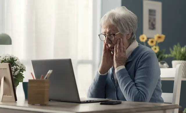 Vor allem ältere und unerfahrene Menschen sind oft eine leichte Beute für Internet-Betrüger. | Foto: StockPhotoPro-stock.adobe.com (Symbolbild)