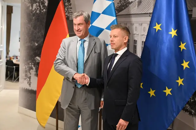 Ungarn und Bayern wollen nach dem Wahlsieg von Peter Magyar an die frühere Freundschaft anknüpfen. In den vergangenen Jahren war das Verhältnis eingefroren. | Foto: Marco Hadem/dpa