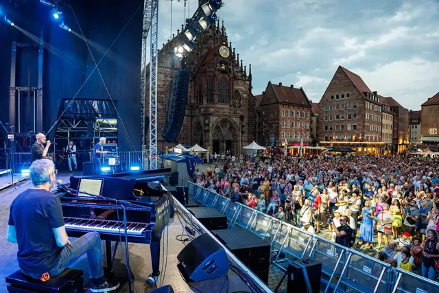 Das Bardentreffen in Nürnberg gehört nach Angaben der Stadt zu den größten Umsonst-und-Draußen-Festivals in Deutschland. | Foto: Daniel Karmann/dpa
