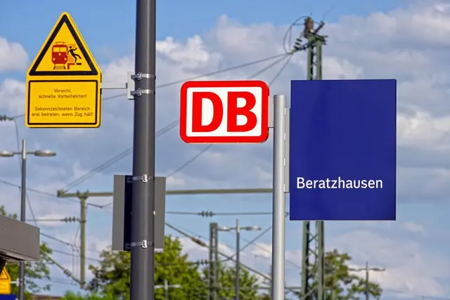 An den modernisierten Bahnhöfen entlang der Strecke wurden die letzten Vorbereitungen für die Betriebsaufnahme getroffen. | Foto: © Deutsche Bahn