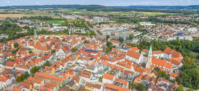 Neumarkt aus der Vogelperspektive.  | Foto:  © ARochau/stock.adobe.com