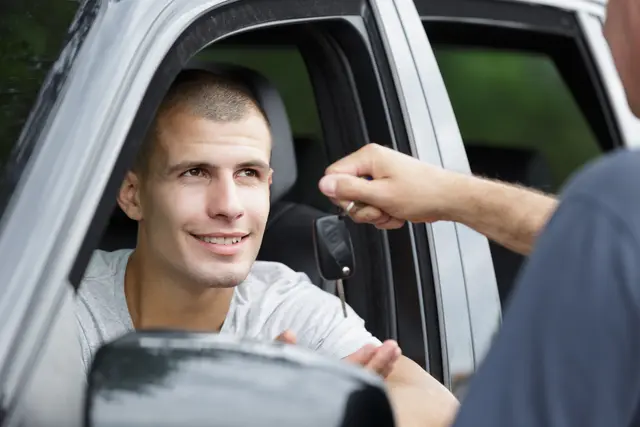 Bei privaten Autoverkäufen ist erhöhe Vorsicht gefragt. | Foto: auremar-stock.adobe.com (Symbolbild)