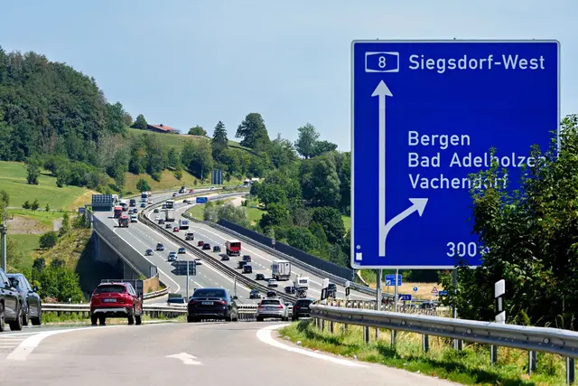 Der betroffene Abschnitt der A8 ist nur vierspurig und meist ohne Seitenstreifen. | Foto: Uwe Lein/dpa