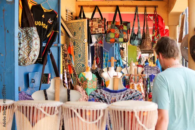 in ausländischen Souvenirläden werden immer wieder auch Gegenstände angeboten, deren Einfuhr nach Deutschland strengstens verboten ist. | Foto: Nieuwenkampr-stock.adobe.com (Symbolbild)