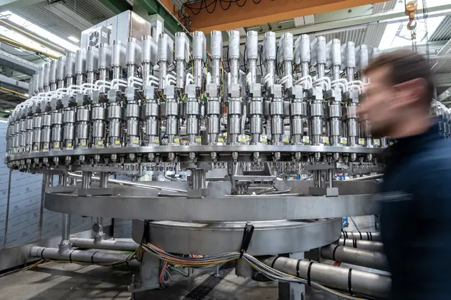 Die bayerische Industrie hat es im internationalen Wettbewerb schwer. | Foto: © Armin Weigel/dpa (Archivbild)