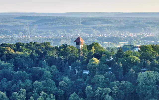 Erlanger Burgberg mit Wasserturm. | Foto: © ETM/Florian Trykowski