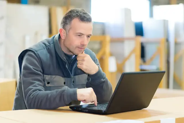 Mit nur einem Ausweis können Handwerker in allen vier Städten die gleichen Sonderregelungen beim Parken nutzen.  | Foto: © auremar/stock.adobe.com
