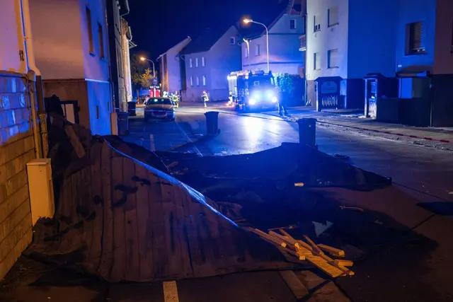Zahlreiche  Häuser in Hessen beschädigt.  | Foto: dpa