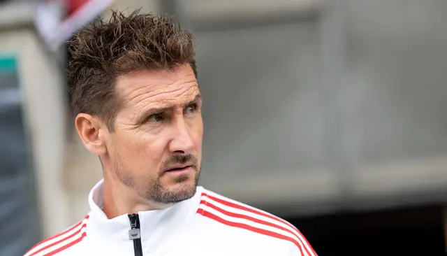 Nürnbergs Trainer Miroslav Klose war nach dem 1:1 bedient. | Foto: Fabian Strauch/dpa