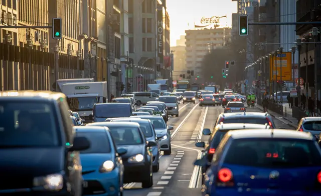 Das Auto bleibt für die meisten Menschen das wichtigste Fortbewegungsmittel.  | Foto: Kay Nietfeld/dpa/dpa-tmn (Archivbild)