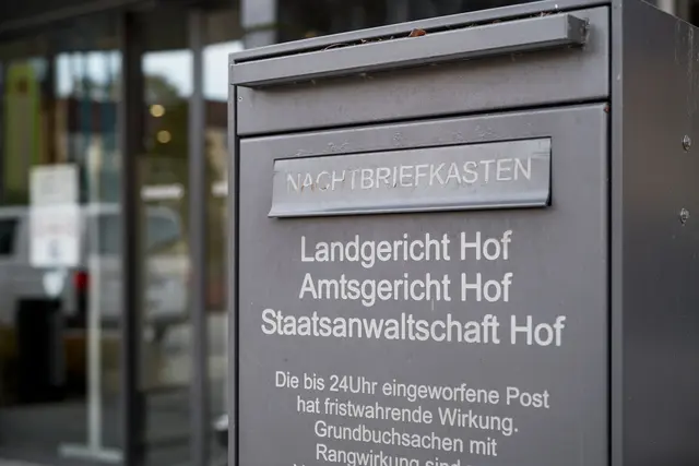 Die Staatsanwaltschaft Hof ermittelte gegen einen Kinderheim-Mitarbeiter, der einen Jungen sexuell missbraucht haben soll. (Symbolbild) | Foto: Daniel Vogl/dpa