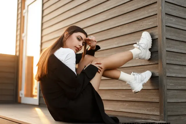 Der Trend zu bequemen Mehrzweckschuhen ist weiter ungebrochen. | Foto: alones-stock.adobe.com (Symbolbild)