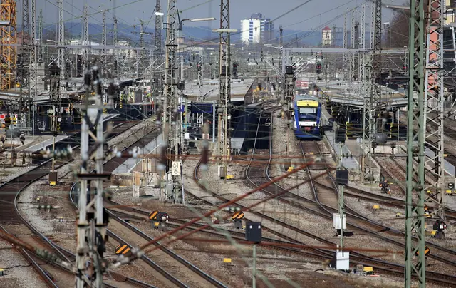 Der Augsburger Hauptbahnhof wurde abgesperrt. (Archivbild) | Foto: Karl-Josef Hildenbrand/dpa