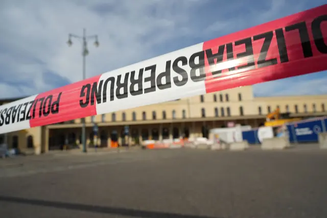 Wegen eines Bombenalarms wurde der Augsburger Hauptbahnhof abgesperrt. | Foto: Felix Kirberg/dpa