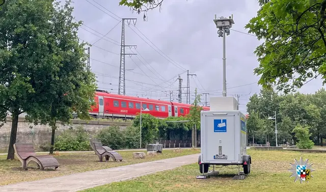 Die mobile Videoüberwachung am Nelson-Mandela-Platz/Celtispark hat sich laut Polizei bewährt.  | Foto: Polizeipräsidium Mittelfranken