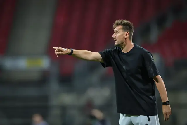 Es läuft zum Saisonstart für Miroslav Klose und den 1. FC Nürnberg.  | Foto: Daniel Karmann/dpa