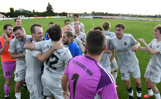 Freude beim TBJ 1888 nach dem Sieg | Foto: Wolfgang Cibura