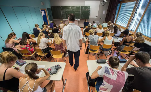 Für die Pisa-Studie werden weltweit Hunderttausende Schülerinnen und Schüler im Alter von 15 Jahren getestet.  | Foto: picture alliance / dpa (Symbolbild)