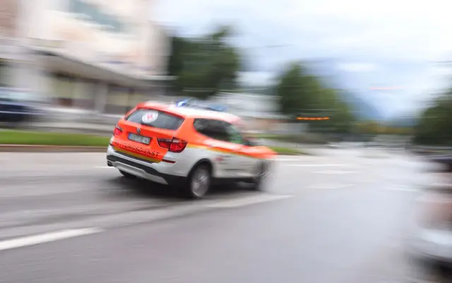 Der Rettungsdienst brachte den Verletzten in eine Münchner Klinik, wo er notoperiert wurde. (Symbolbild) | Foto: Karl-Josef Hildenbrand/dpa
