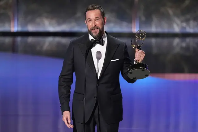 Noah Wyle ist nominiert für einen Emmy für seine Leistung in der Krankenhausserie «The Pitt».
 | Foto: Chris Pizzello/Invision/dpa