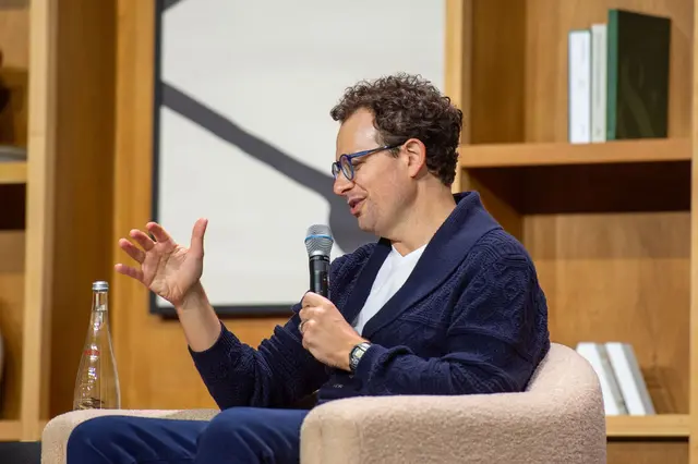 Anthropic-Chef Dario Amodei warnte schon oft vor den Risiken einer ungebremsten Entwicklung Künstlicher Intelligenz. (Archivbild) | Foto: Andrej Sokolow/dpa
