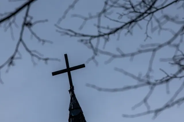 Die Kirche darf nicht mehr betretenen werden, bis es gelungen ist, die Schadstoffbelastung ausreichend zu senken. (Symbolbild) | Foto: Jens Büttner/dpa