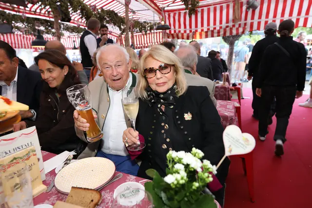 Sissy Kleinke Kühnel mit Ministerpräsident a. D. Dr. Günther Beckstein.  | Foto: Jürgen Friedrich