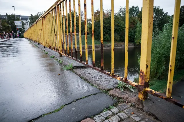 Straßen und Brücken in ganz Deutschland - der Zustand ist miserabel.  | Foto: Daniel Vogl/dpa