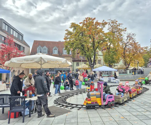 Der Zirndorfer Herbstmarkt mit verkaufsoffenem Sonntag am 18. Oktober 2026. | Foto: Tourist Information Zirndorf