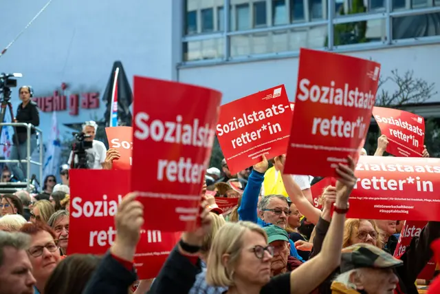 Wie bereits am 1. Mai soll Nürnberg am 26. September wieder Schauplatz für eine DGB-Kundgebung für mehr Arbeitnehmerrechte werden. (Archivbild) | Foto: Pia Bayer/dpa