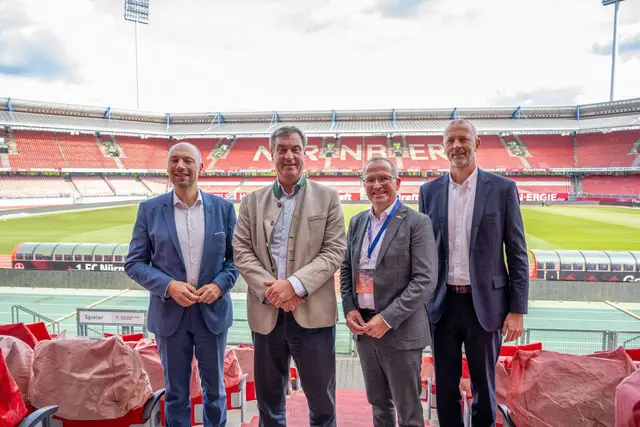 Werben für Nürnberg als Finals-Gastgeber: Bürgermeister Kriegelstein, Ministerpräsident Söder, Landessportbund-Chef Ammon und FCN-Vorstand Rossow (v.l.). | Foto: Pia Bayer/dpa