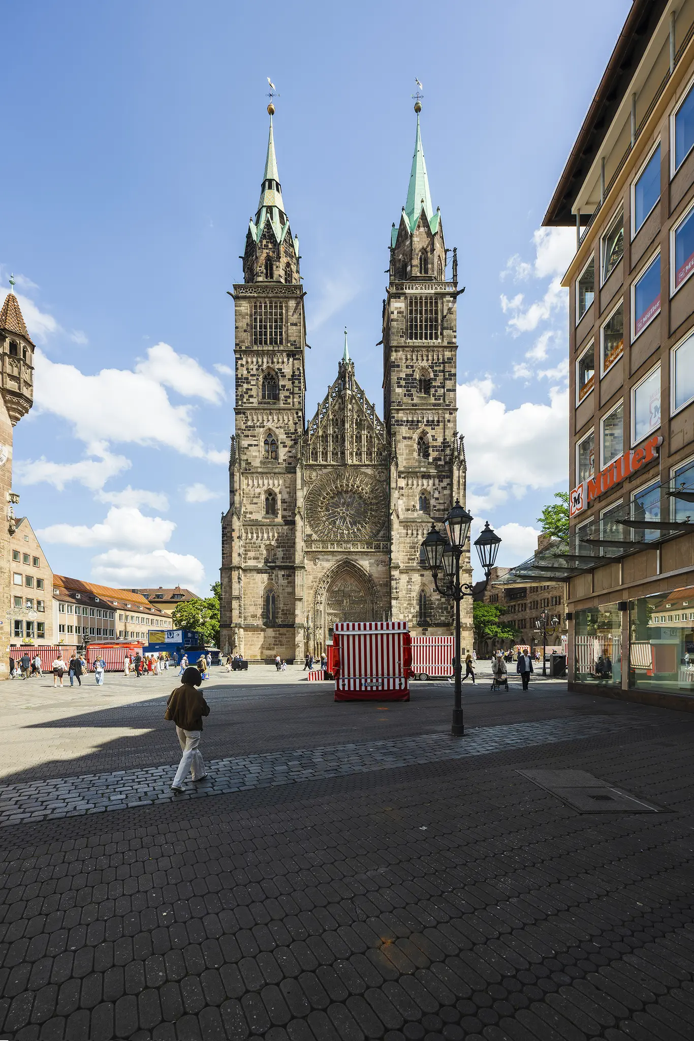 Nach 25 Jahren wechselt der Schauplatz: Lorenzkirche gewinnt die Großprojektion der Blauen Nacht 2027