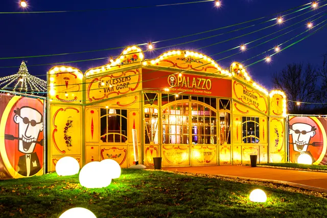 Prächtig strahlt der berühmte PALAZZO-Spiegelpalast in der Nürnberger Nacht. | Foto: PALAZZO