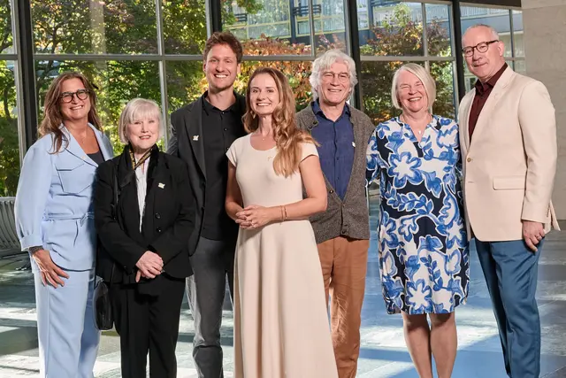 Christina Coerper, Stellv. Vorstandsvorsitzende Nürnberger Symphoniker e. V., Ruth Böhrer-Betz, Vorstandsmitglied Nürnberger Symphoniker e. V., Michael Winkler, Verwaltungsleiter,  Madeleine Landlinger, Designierte Intendantin, Jonathan Darlington, Chefdirigent, 
Renate Schüler, Vorstandsmitglied Nürnberger Symphoniker e. V., Dieter Barth, Vorstandsvorsitzender Nürnberger Symphoniker e. V. | Foto: Torsten Hönig