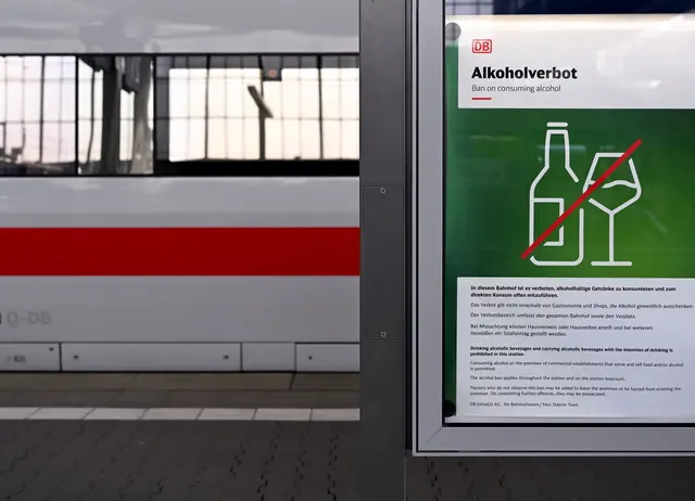 Alkohol in Bahnhöfen will die Deutsche Bahn nicht mehr. (Symbolbild) | Foto: Sven Hoppe/dpa