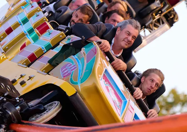 Markus Söder und Dominik Krause feiern Münchens Nominierung als deutscher Olympia-Bewerber auf dem Oktoberfest. | Foto: Sven Hoppe/dpa